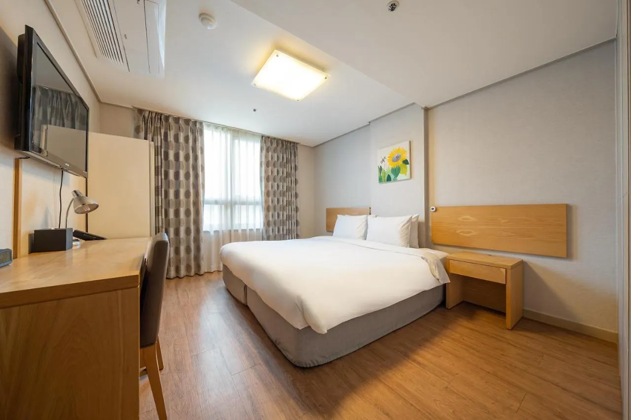 Ramada By Wyndham Seoul Dongdaemun Hotel 3*,
